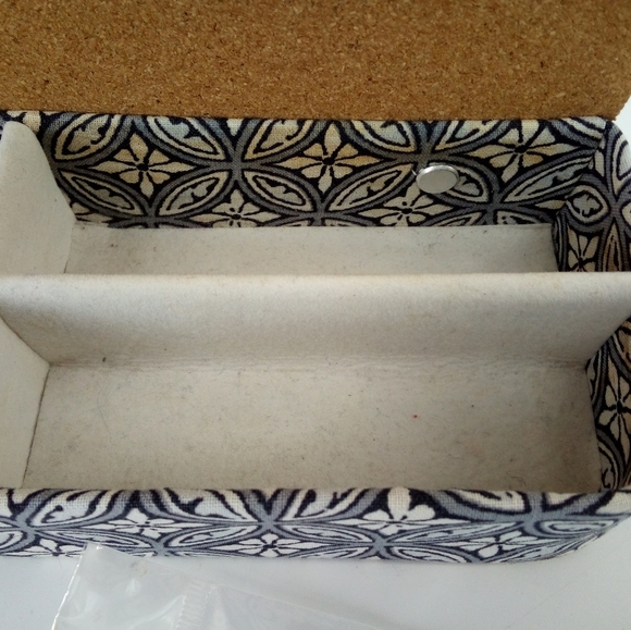 Jewelry Stand w. 3 New Pairs of Colorful Fringe Earrings - Picture 13 of 16